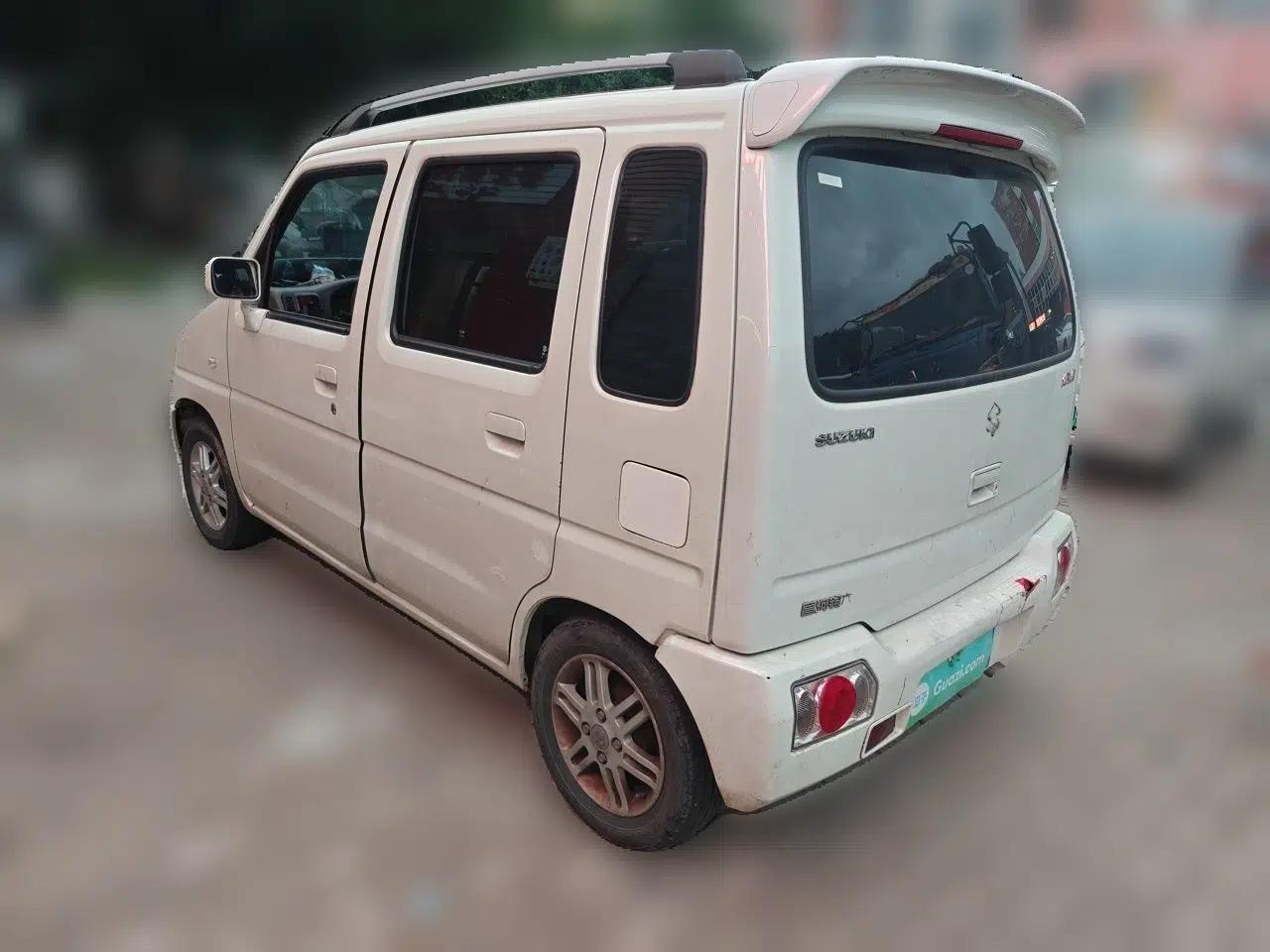 Suzuki Wagon R 2015 1.0L Manual Comfort Model — миниатюра 4