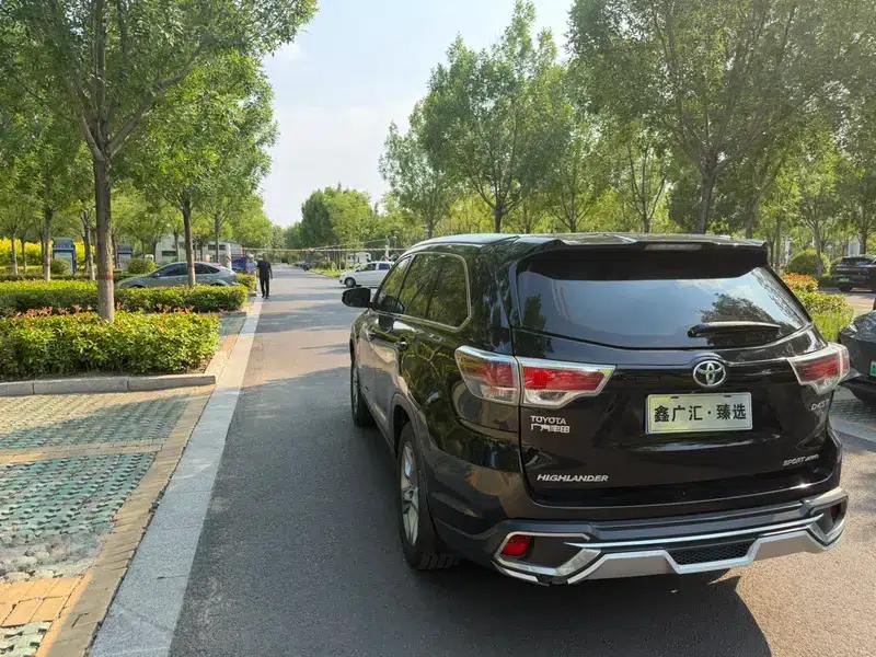 2015 Highlander 2.0T AWD Luxury 7-seater — миниатюра 5