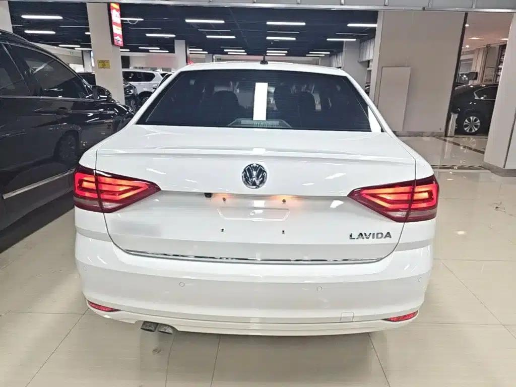 2017 Volkswagen Lavida 230TSI DSG Comfort Edition — миниатюра 6