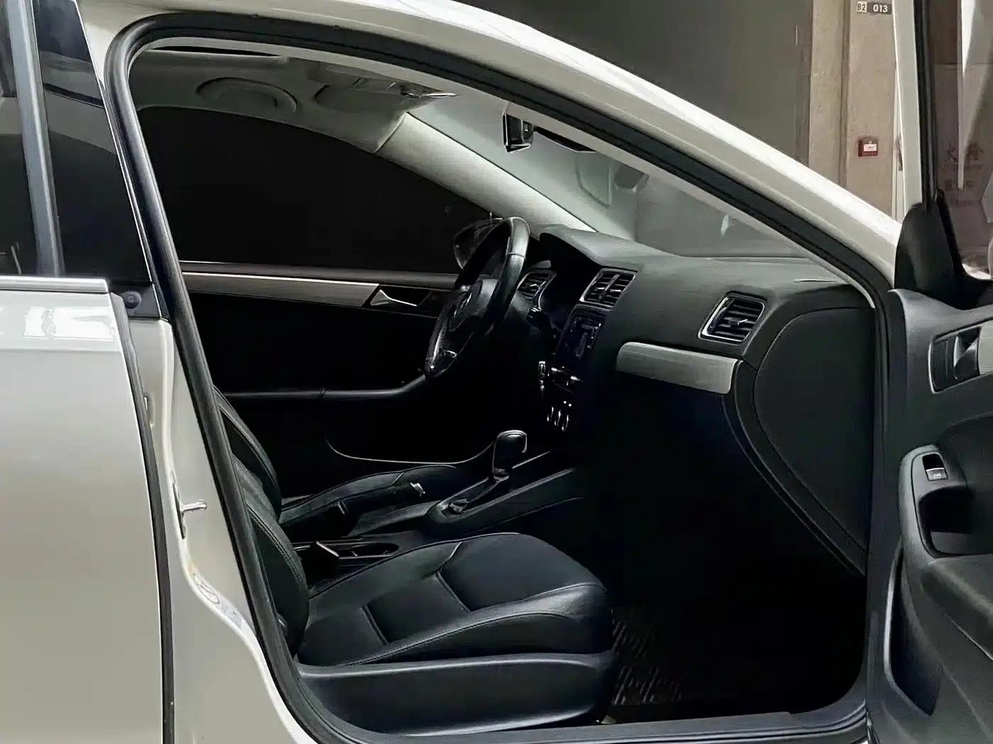 2012 Volkswagen Sagitar 1.4TSI Automatic Luxury — миниатюра 8