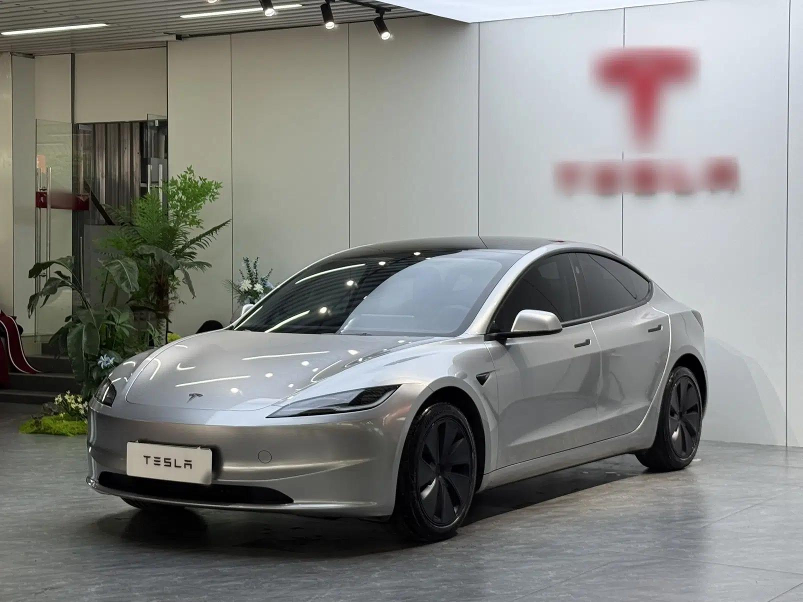 Tesla Model 3 2025 Rear-Wheel-Drive Version — миниатюра 1