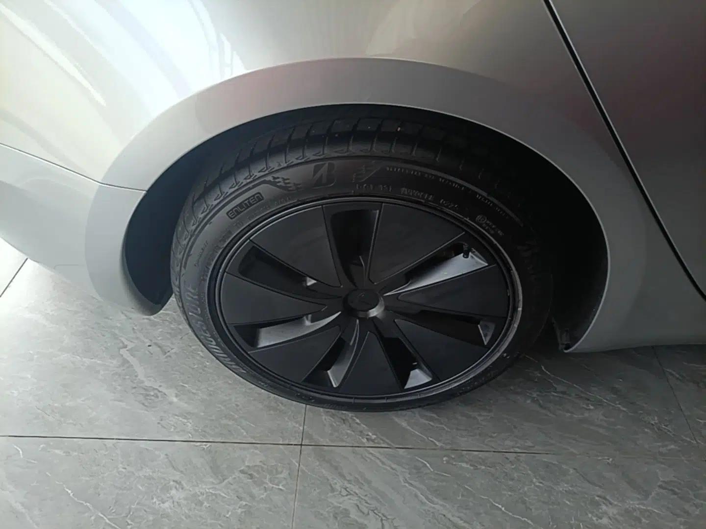 Tesla Model 3 2025 Rear-Wheel-Drive Version — миниатюра 11