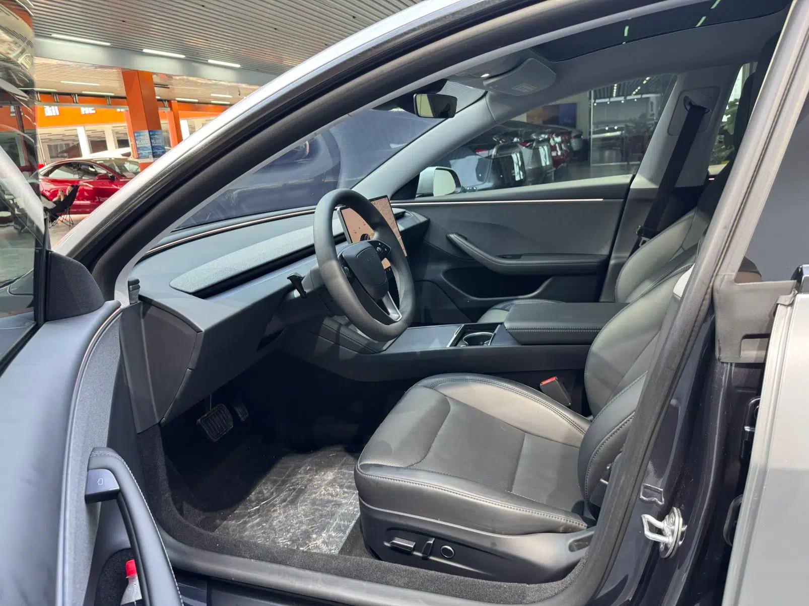 Tesla Model 3 2025 Rear-Wheel-Drive Version — миниатюра 17
