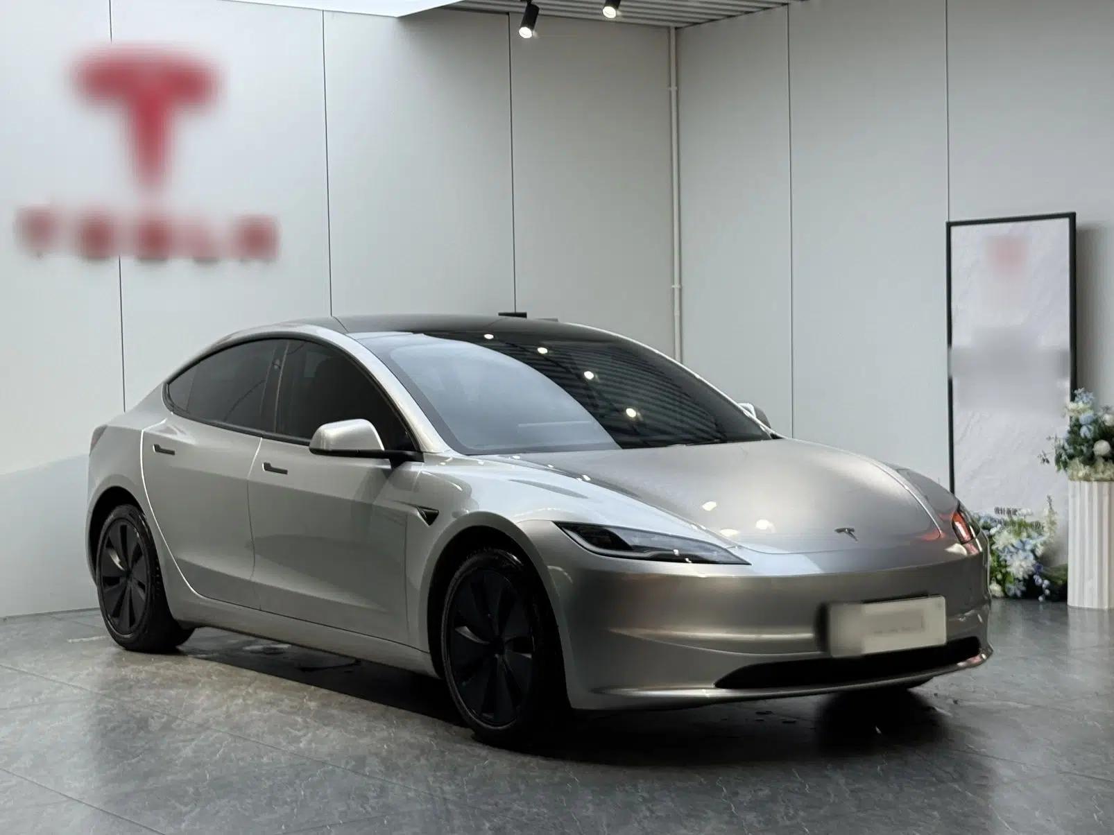 Tesla Model 3 2025 Rear-Wheel-Drive Version — миниатюра 3