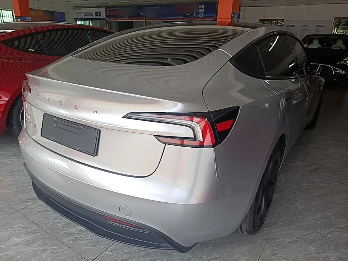 Tesla Model 3 2025 Rear-Wheel-Drive Version — миниатюра 5