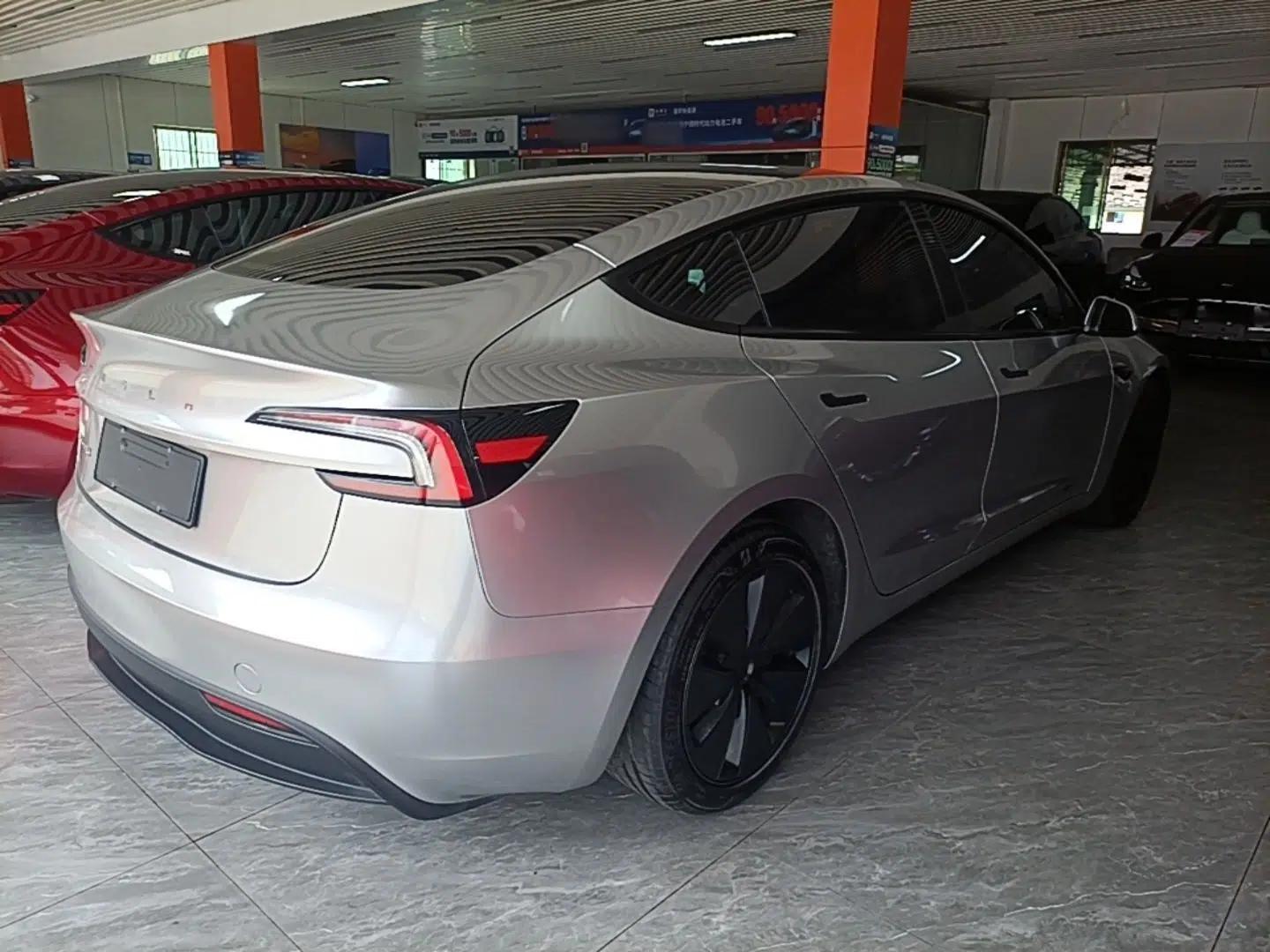 Tesla Model 3 2025 Rear-Wheel-Drive Version — миниатюра 6