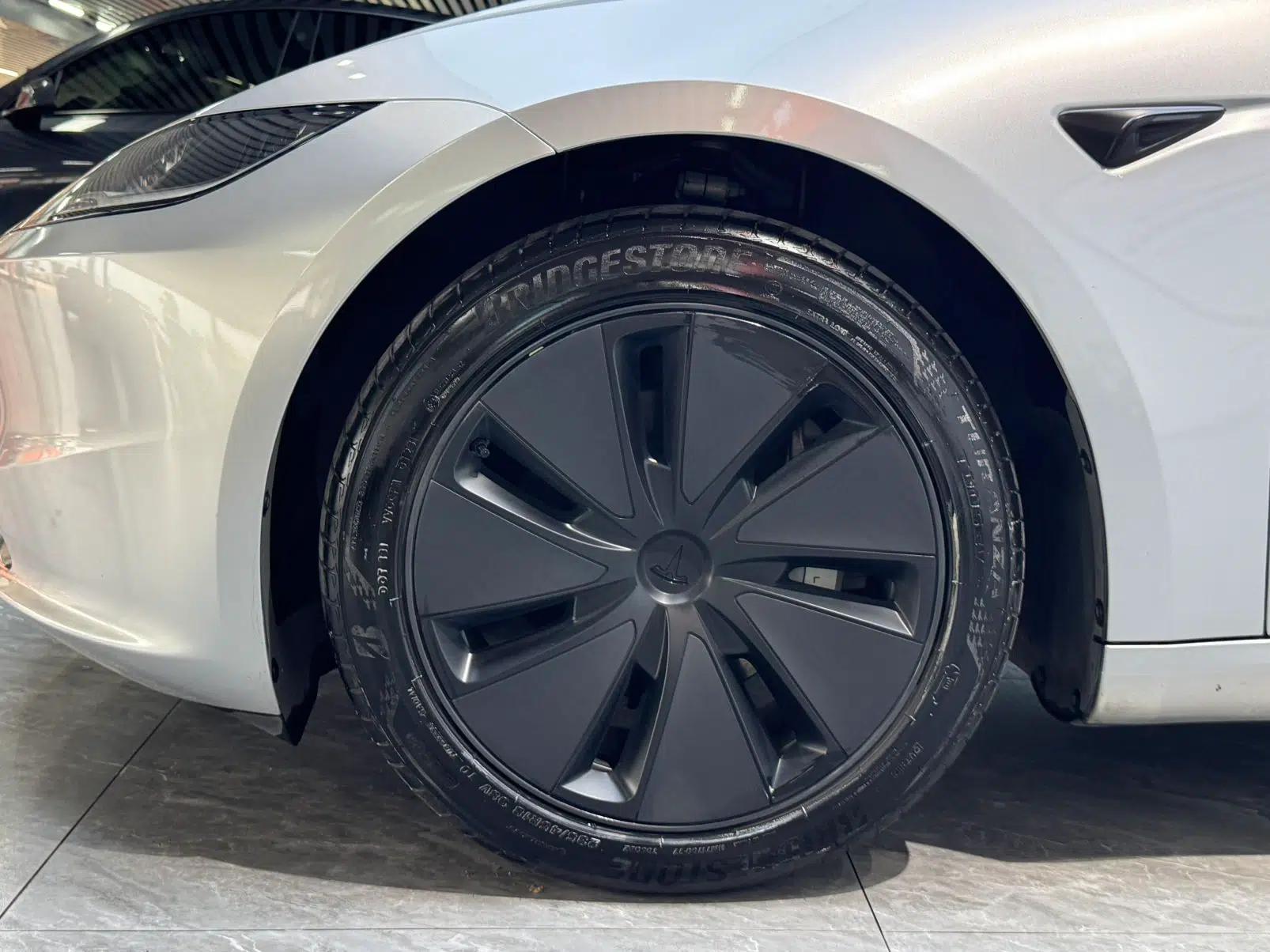 Tesla Model 3 2025 Rear-Wheel-Drive Version — миниатюра 10