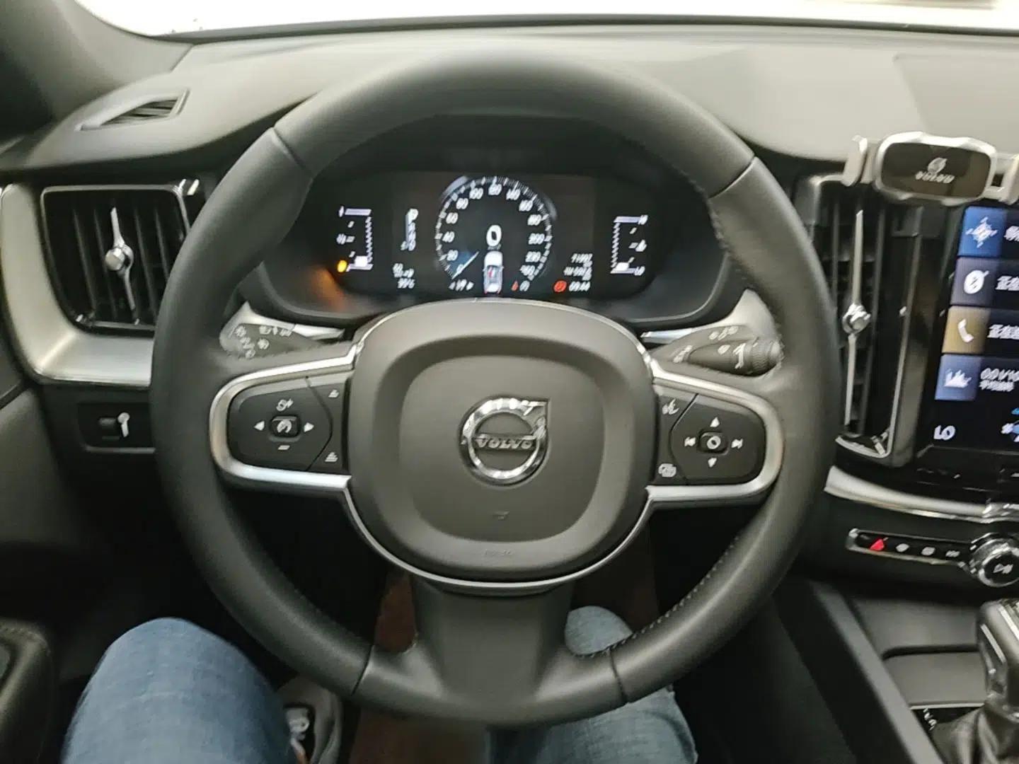 Volvo XC60 2021 T5 4x4 Zhiyi Sport Edition — миниатюра 18