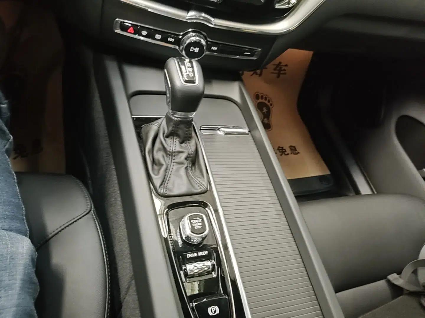Volvo XC60 2021 T5 4x4 Zhiyi Sport Edition — миниатюра 21