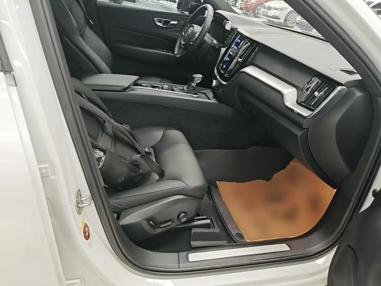 Volvo XC60 2021 T5 4x4 Zhiyi Sport Edition — миниатюра 24