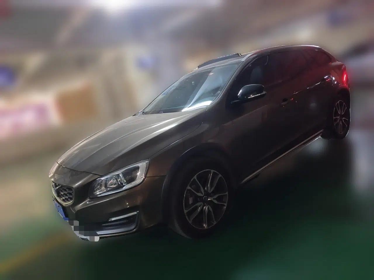 Volvo V60 2016 Cross Country T6 AWD — миниатюра 1