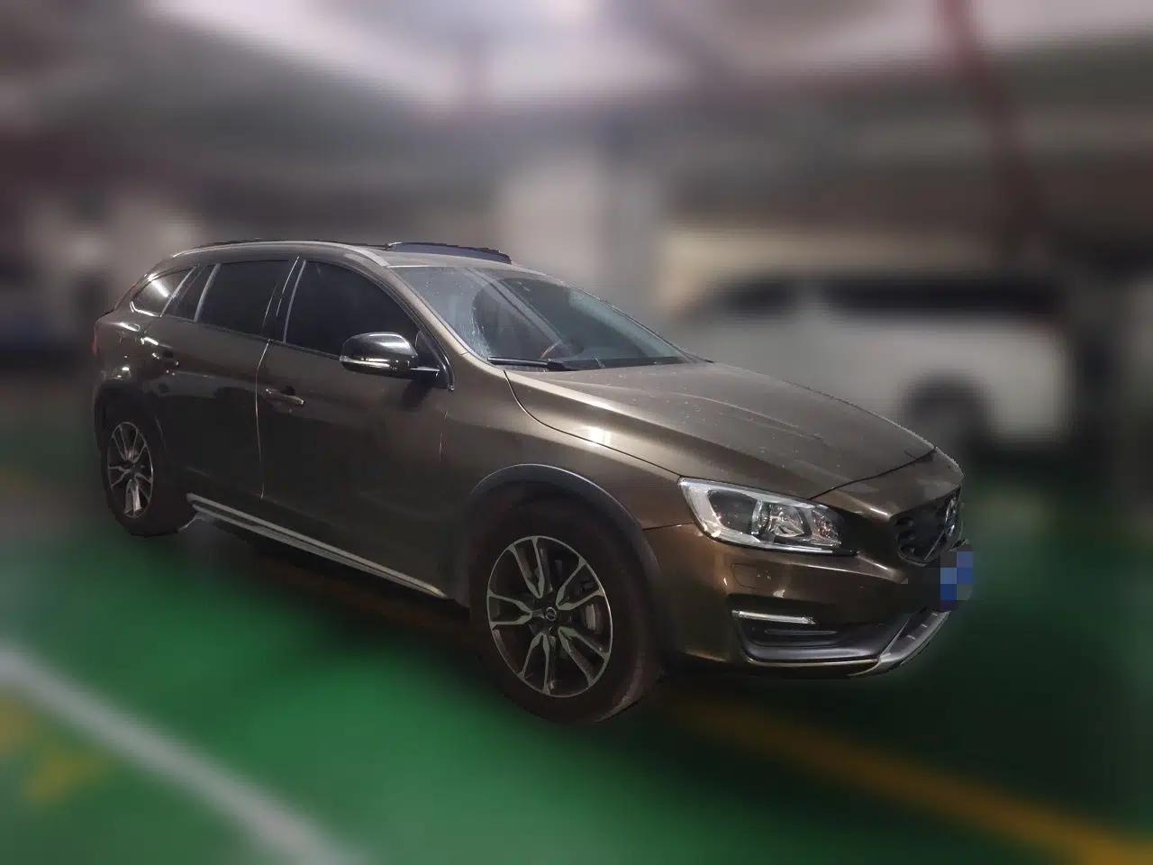 Volvo V60 2016 Cross Country T6 AWD — миниатюра 3
