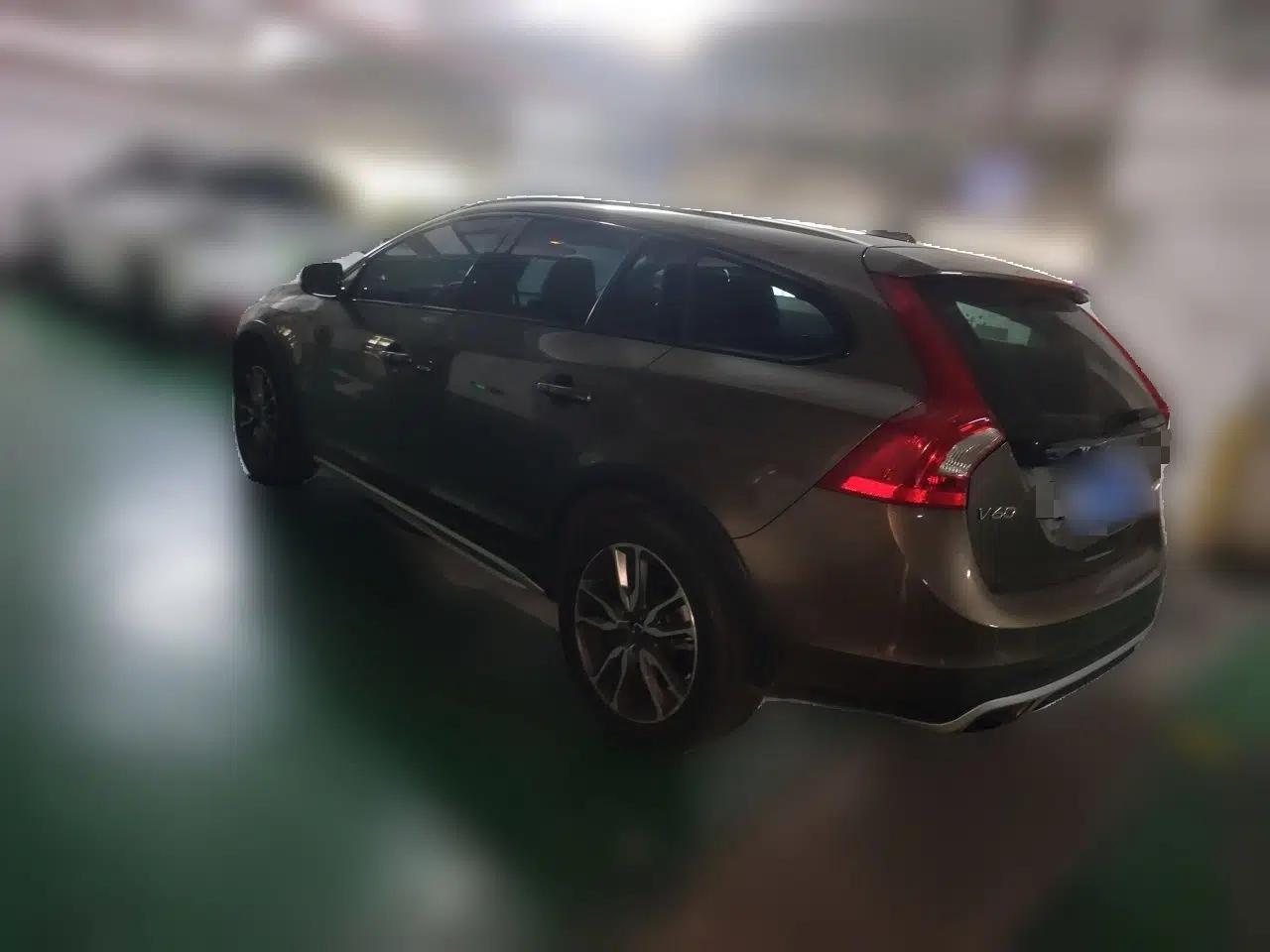 Volvo V60 2016 Cross Country T6 AWD — миниатюра 4