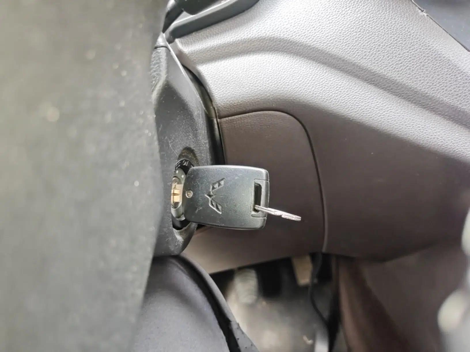 Wuling Hongguang V 2022 1.5L Jingqu Edition Electric-Assist LAR — миниатюра 28