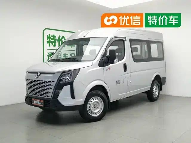 Yufeng 2023 V9+ 2.0T Manual Front-Wheel Drive Multi-Functional Short Wheelbase Mid-Roof 5/6 Seat