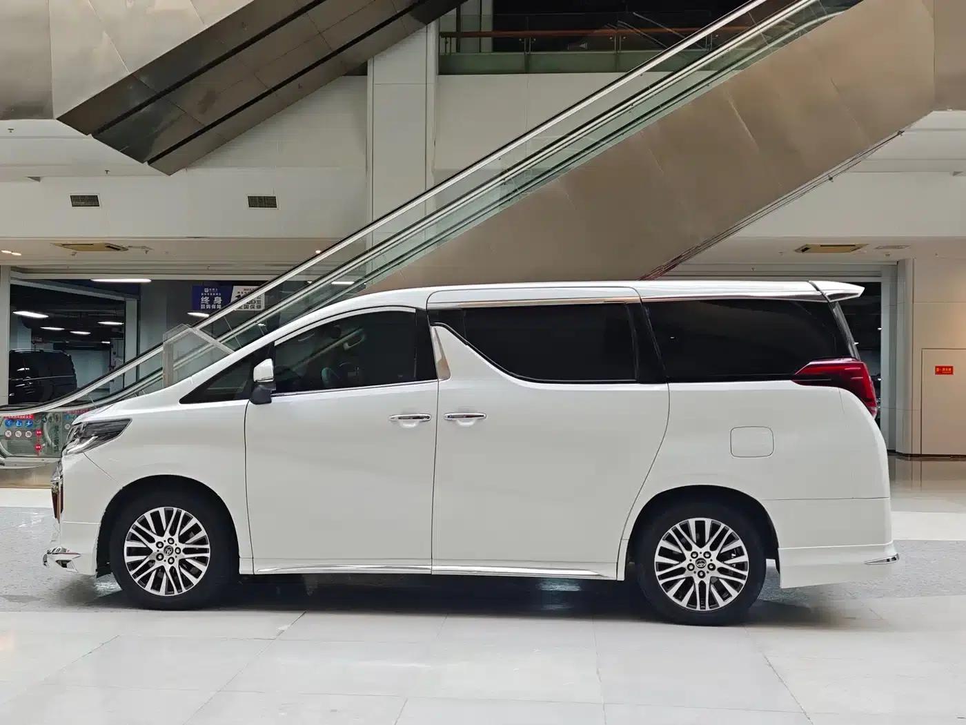 2012 Alphard 3.5L Luxury Edition — миниатюра 3