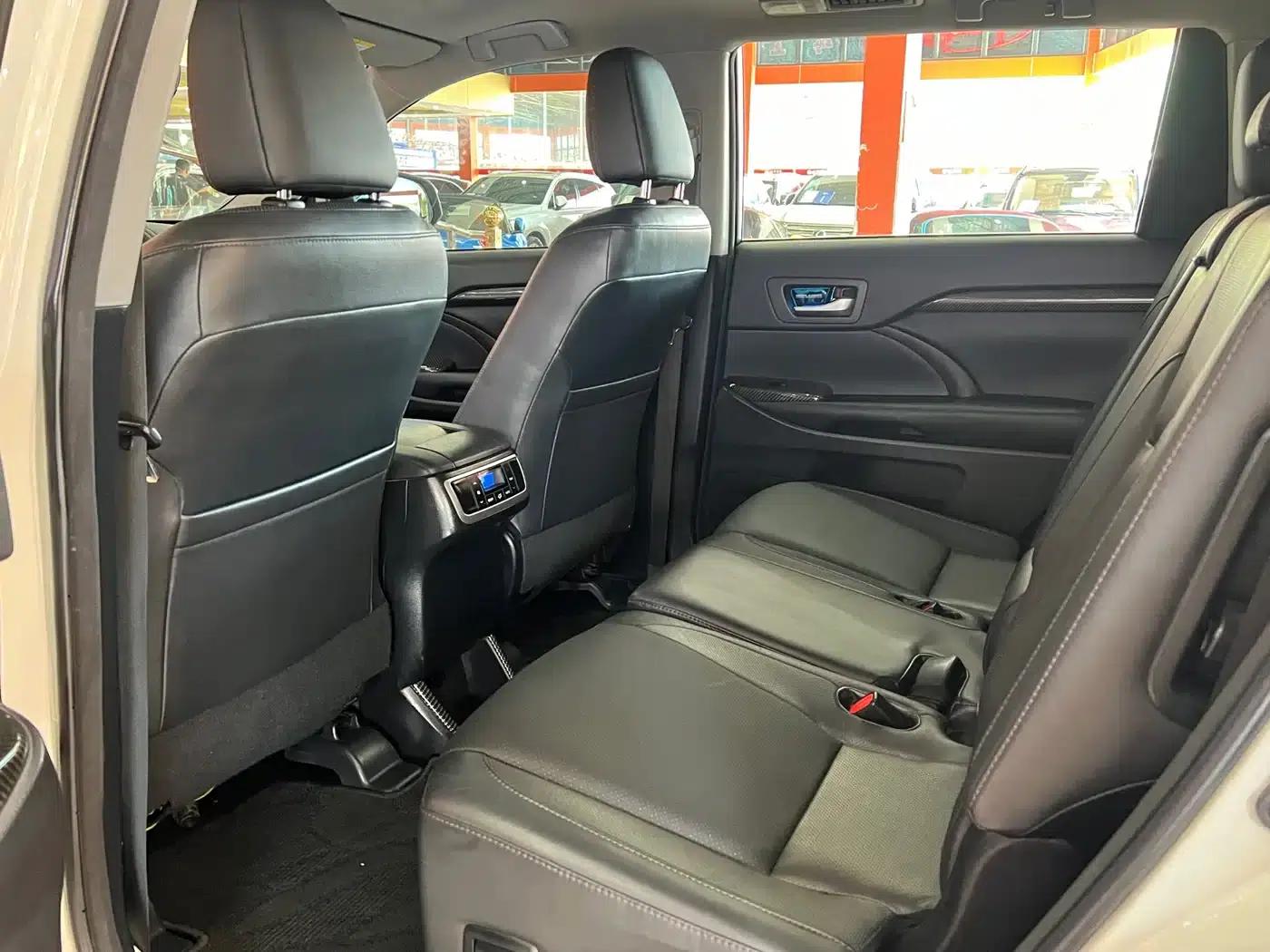 2015 Highlander 3.5L AWD Luxury 7-seater — миниатюра 9