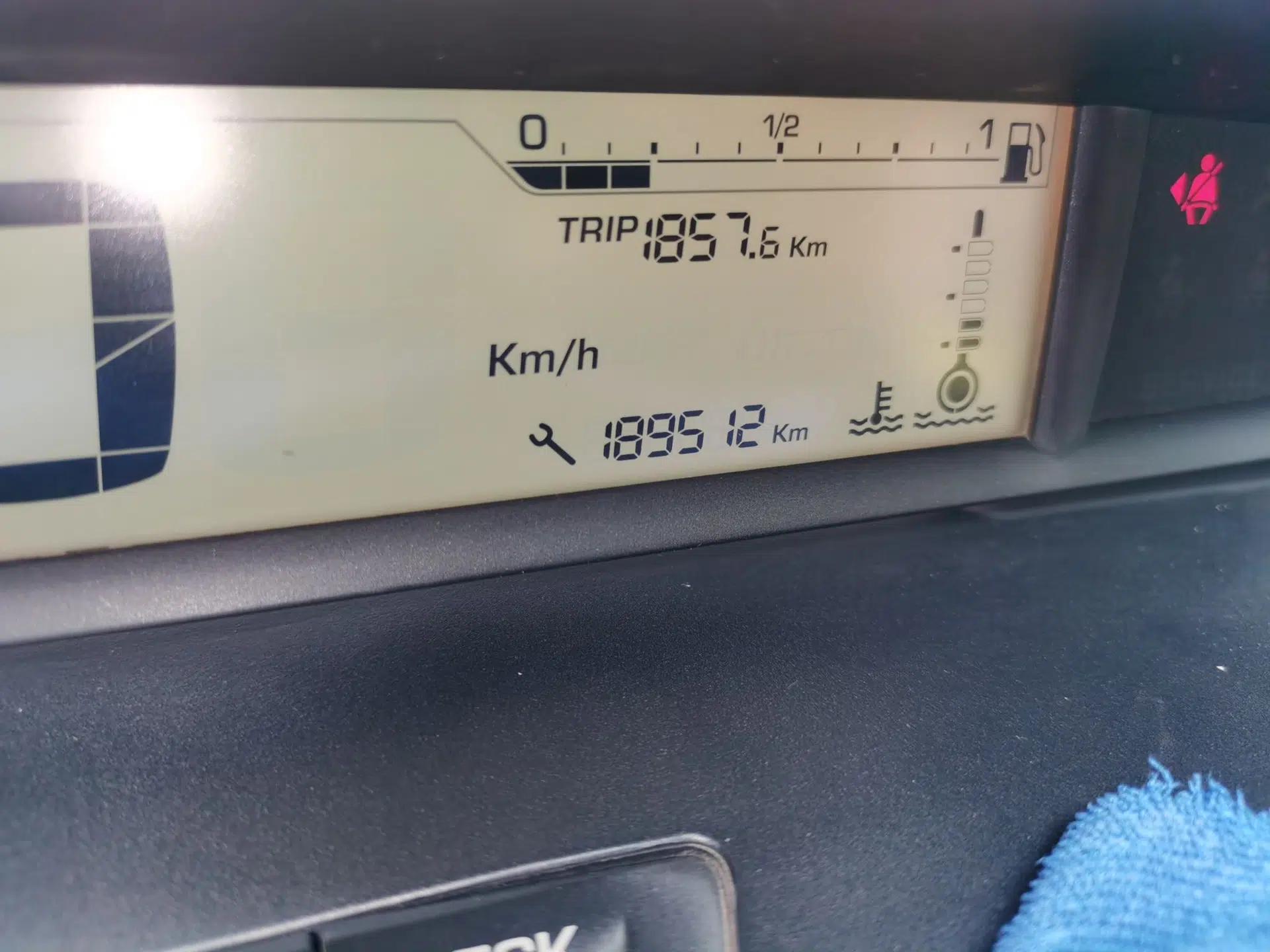 Citroen C-Quatre 2011 Sedan 1.6L Manual Fashion Edition — миниатюра 12