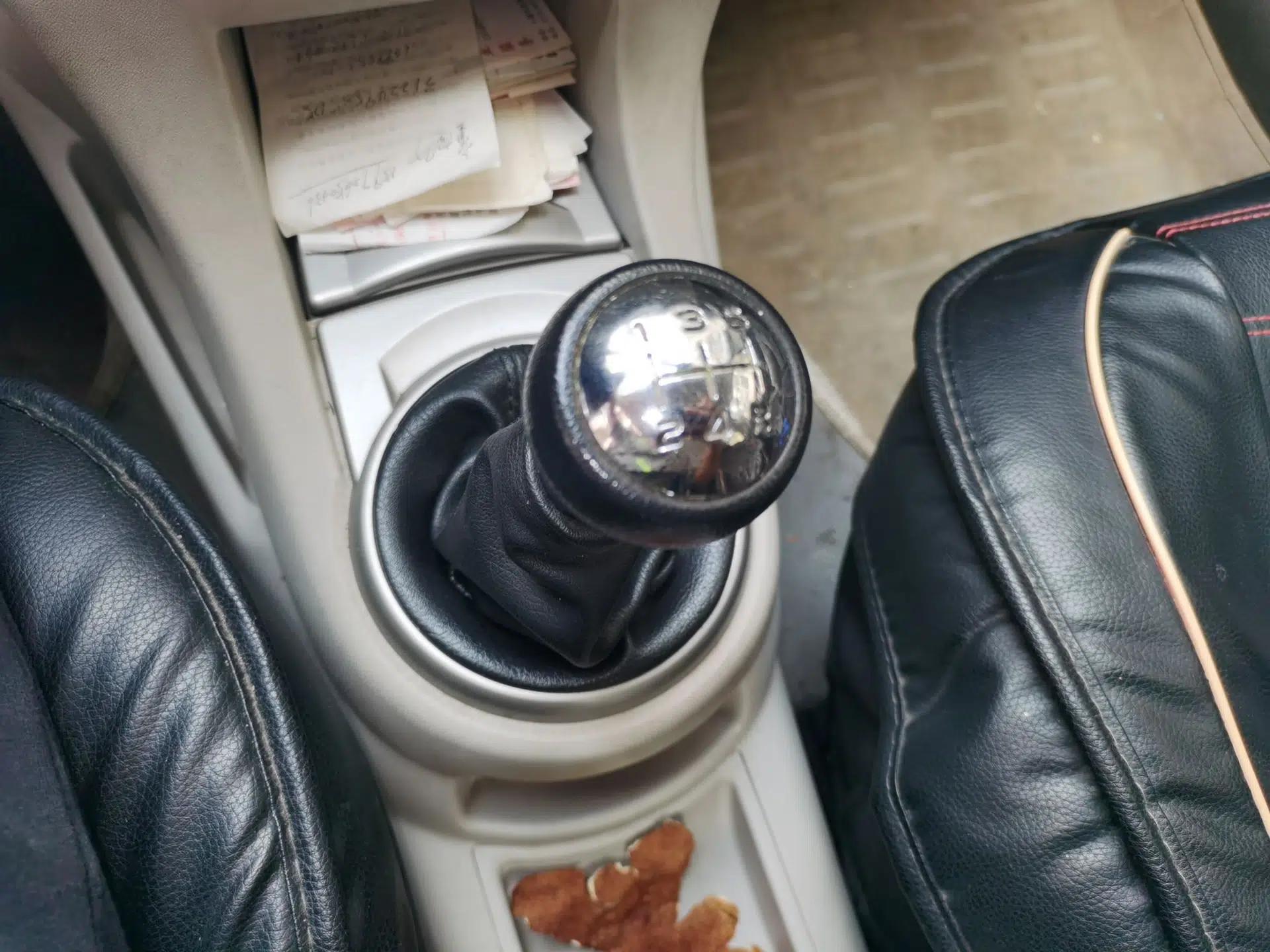 Citroen C-Quatre 2011 Sedan 1.6L Manual Fashion Edition — миниатюра 14