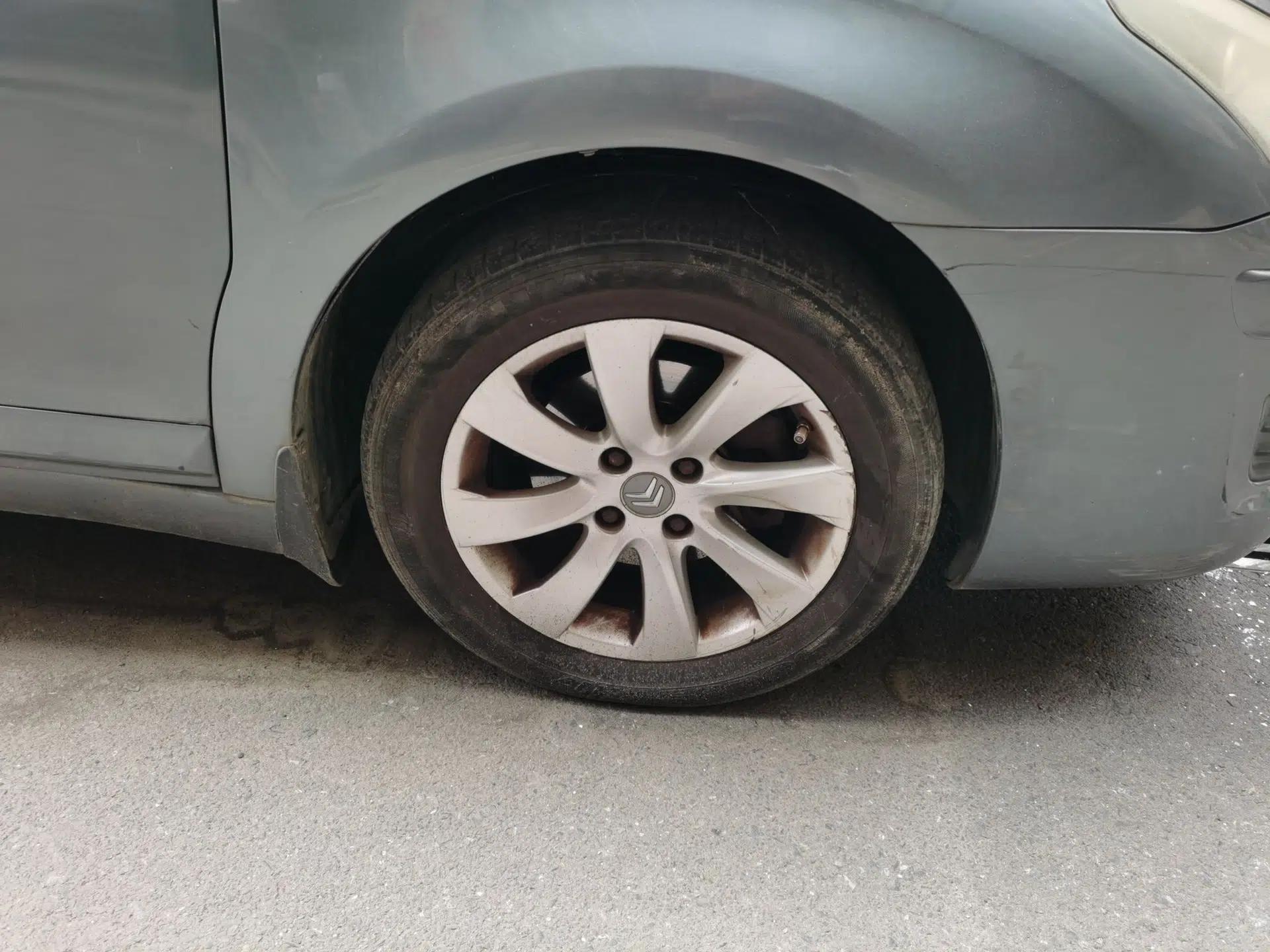 Citroen C-Quatre 2011 Sedan 1.6L Manual Fashion Edition — миниатюра 8