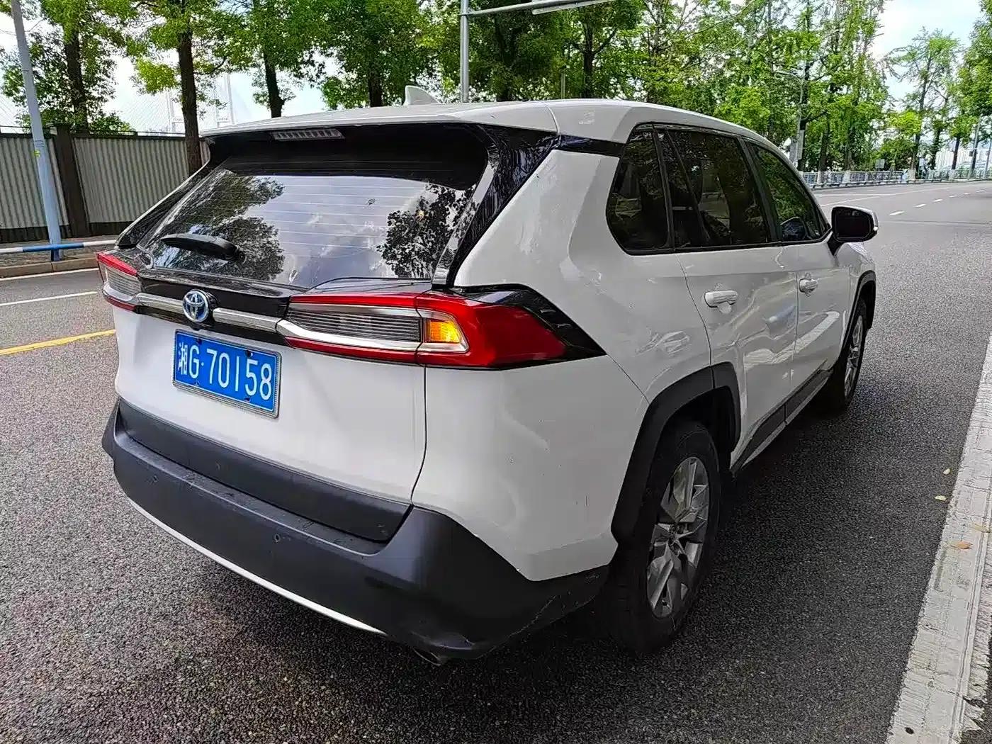 Highlander 2022 Hybrid 2.5L E-CVT 2WD Leading Edition — миниатюра 9