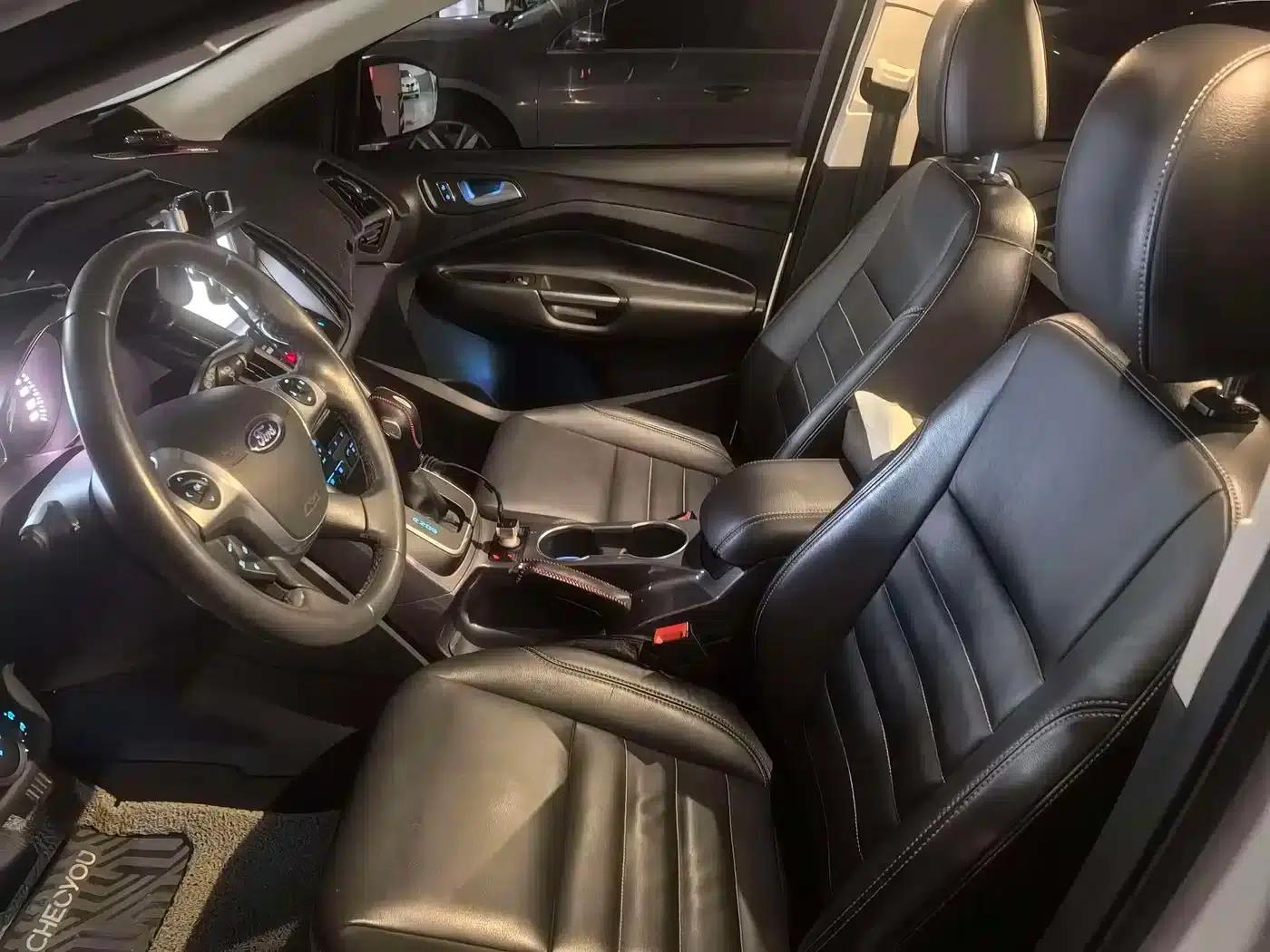 Ford Kuga 2015 2.0L GTDi AWD Premium — миниатюра 3