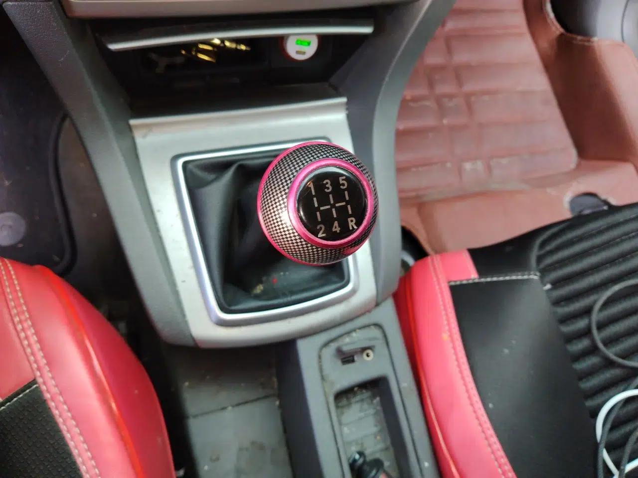 Ford Focus 2013 Hatchback Classic 1.8L Manual Base Model — миниатюра 14