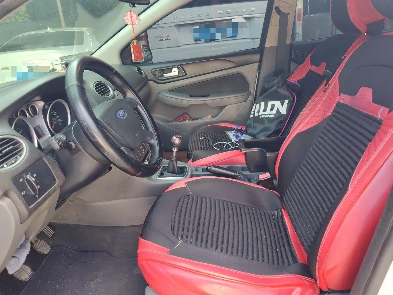 Ford Focus 2013 Hatchback Classic 1.8L Manual Base Model — миниатюра 15