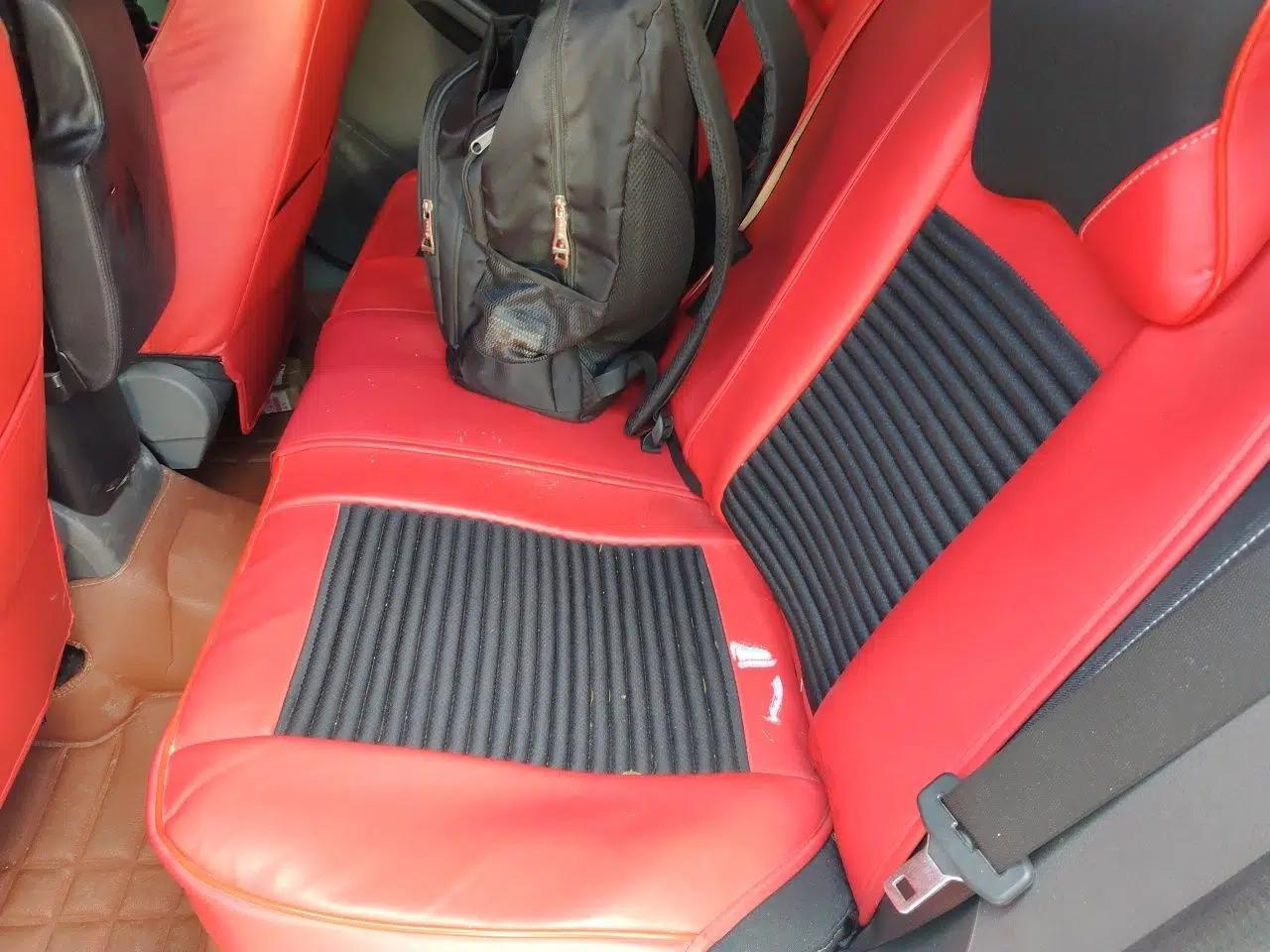 Ford Focus 2013 Hatchback Classic 1.8L Manual Base Model — миниатюра 17