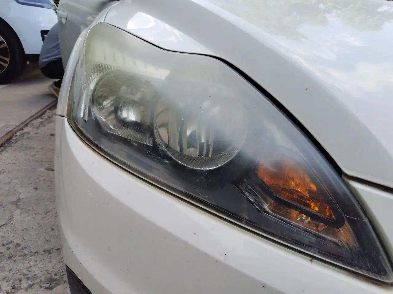 Ford Focus 2013 Hatchback Classic 1.8L Manual Base Model — миниатюра 7