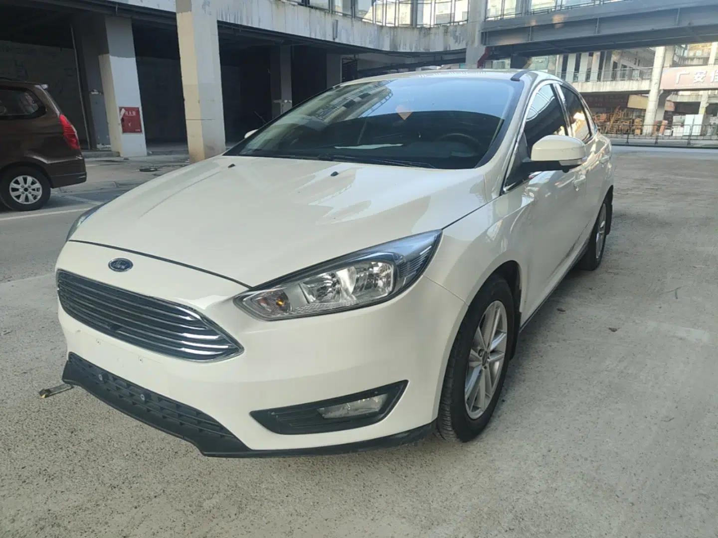 Ford Focus 2018 Sedan Classic 1.6L Automatic Trendy SmartDrive Edition — миниатюра 1