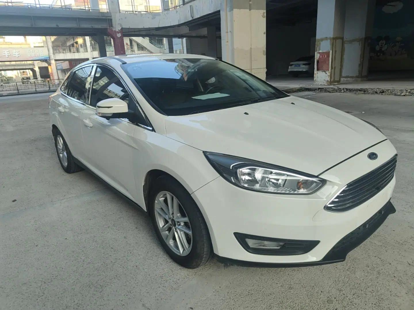 Ford Focus 2018 Sedan Classic 1.6L Automatic Trendy SmartDrive Edition — миниатюра 12
