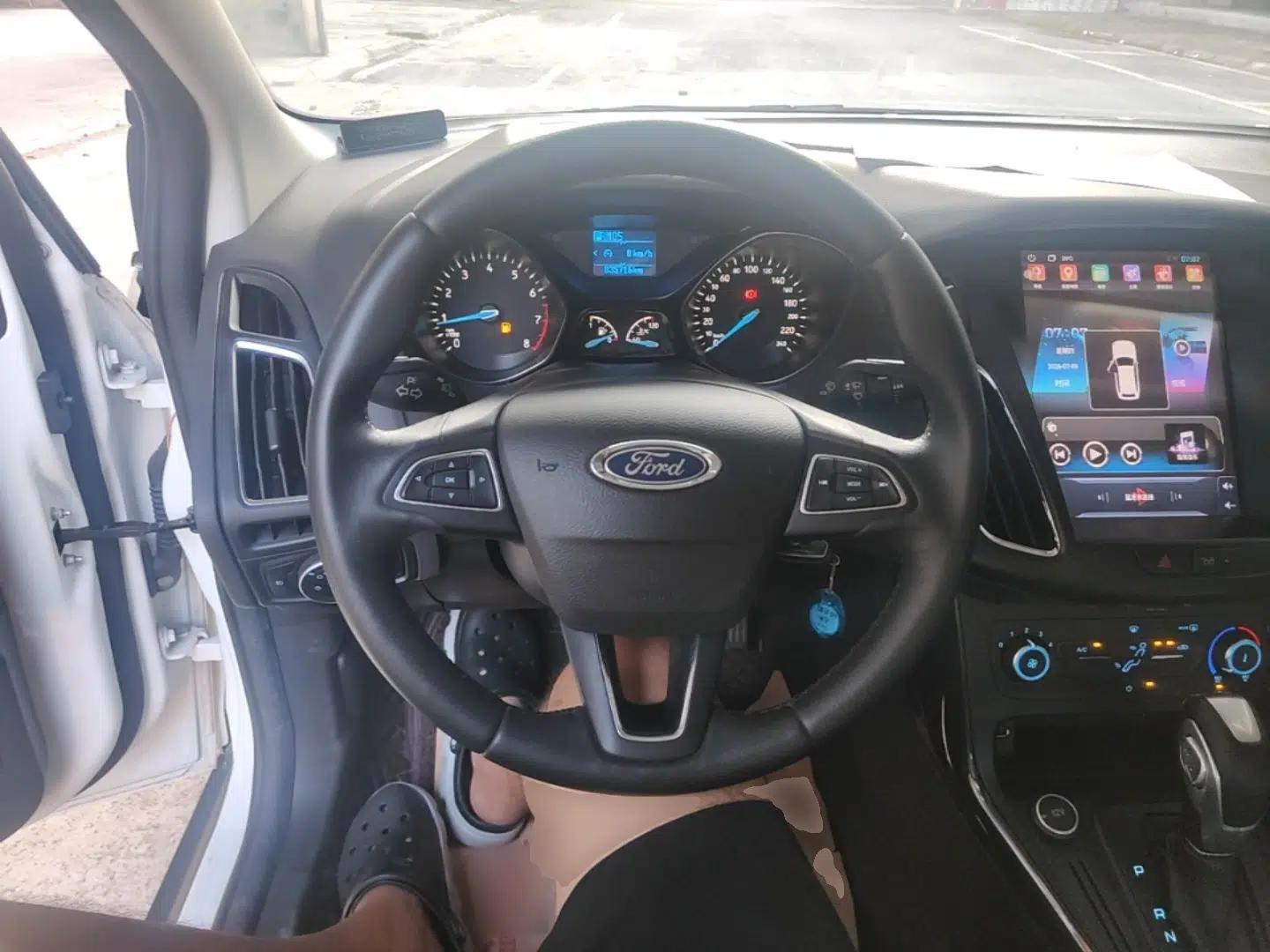 Ford Focus 2018 Sedan Classic 1.6L Automatic Trendy SmartDrive Edition — миниатюра 18
