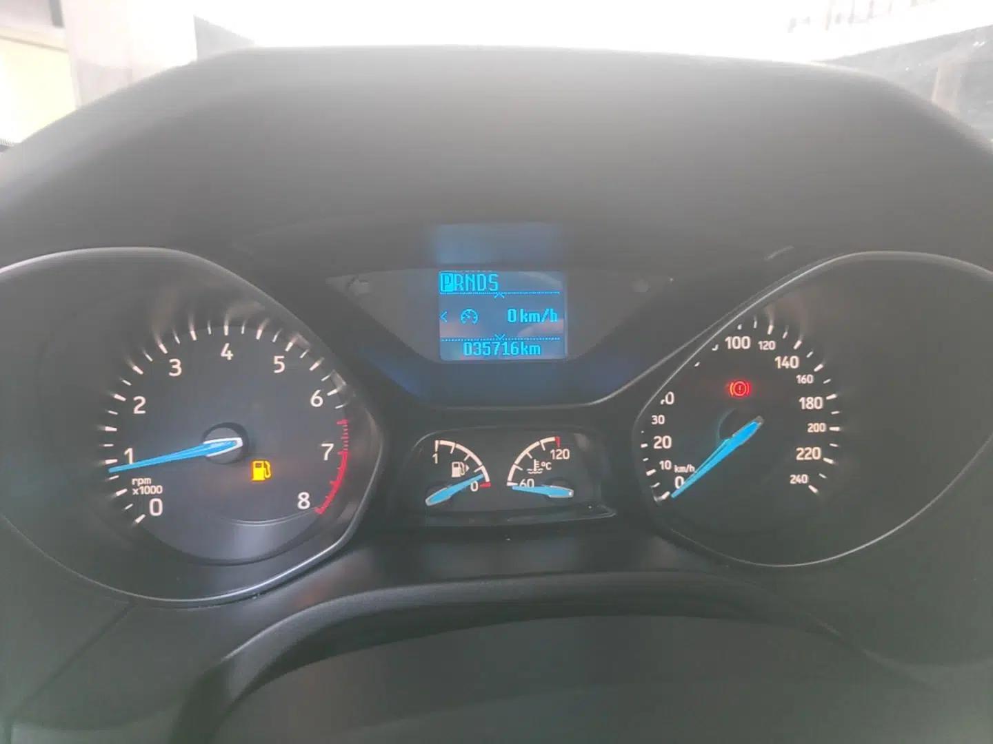 Ford Focus 2018 Sedan Classic 1.6L Automatic Trendy SmartDrive Edition — миниатюра 19