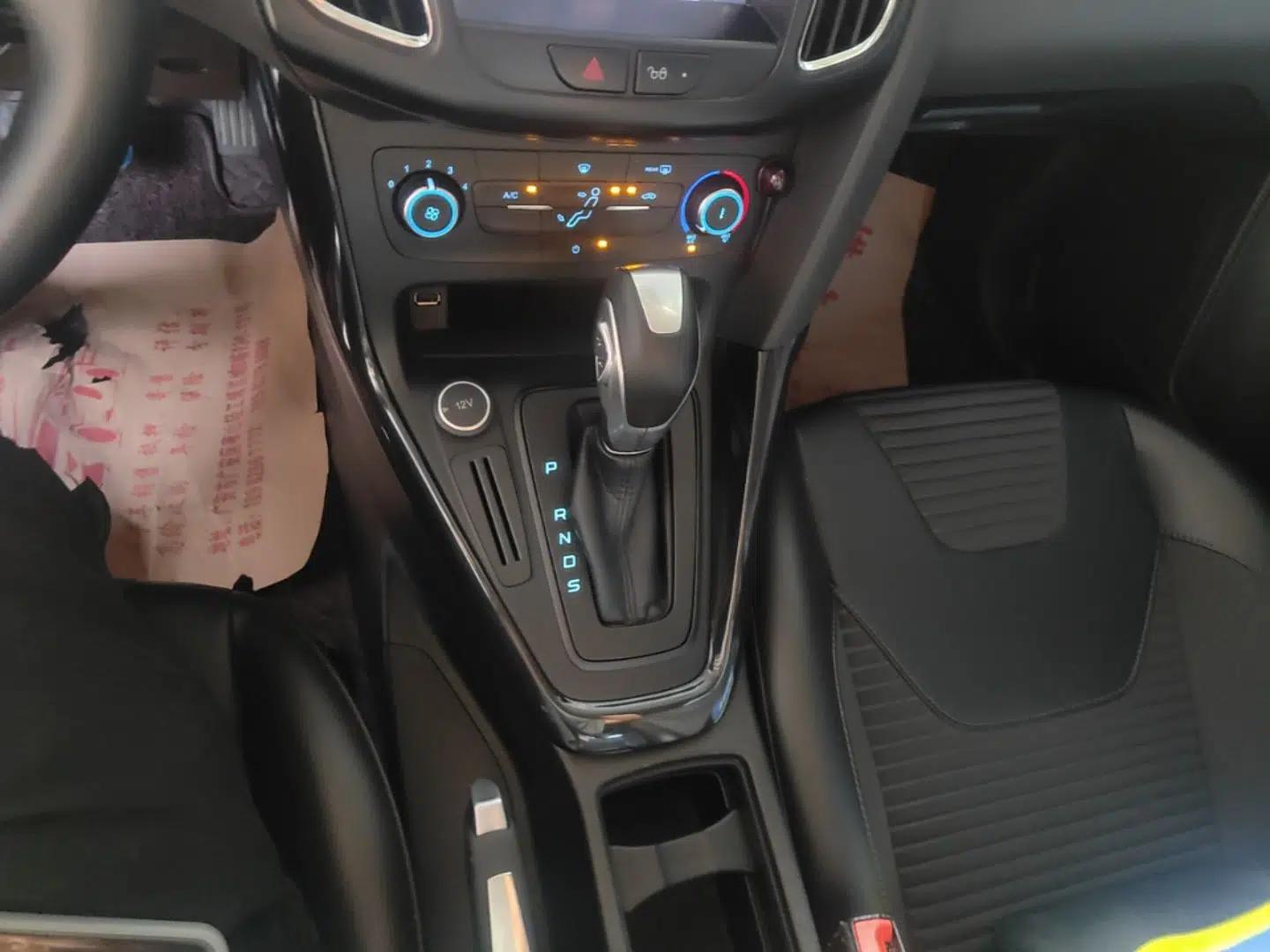 Ford Focus 2018 Sedan Classic 1.6L Automatic Trendy SmartDrive Edition — миниатюра 21