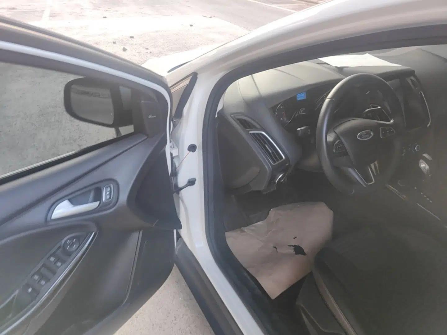 Ford Focus 2018 Sedan Classic 1.6L Automatic Trendy SmartDrive Edition — миниатюра 23