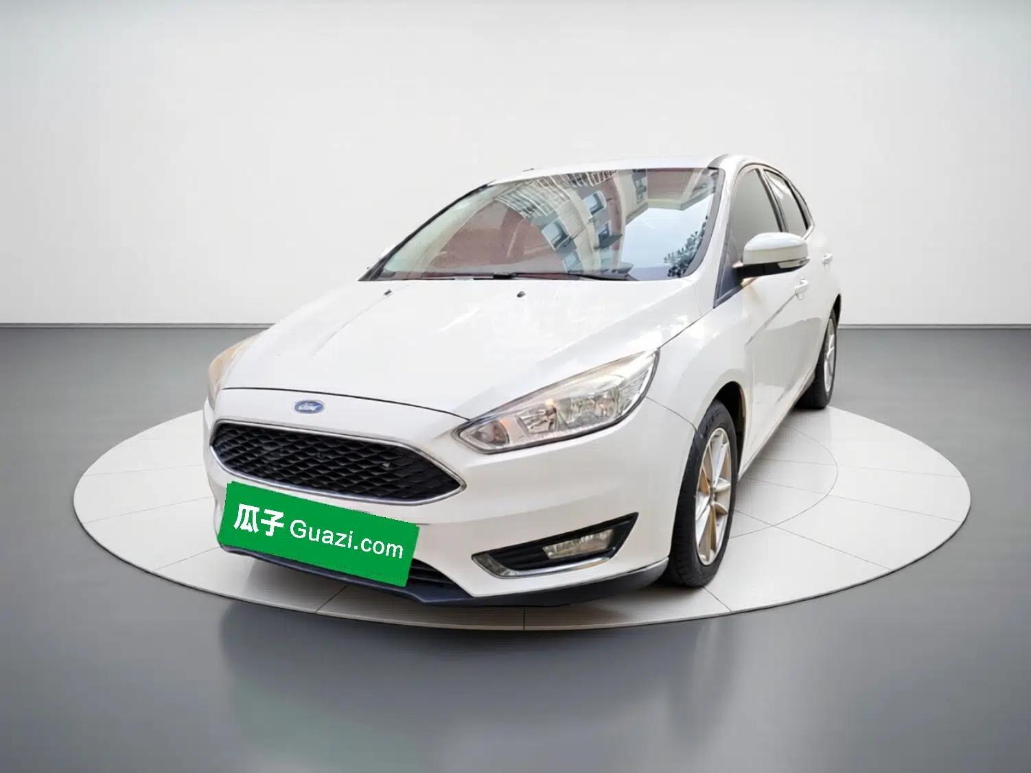 Ford Focus 2015 Hatchback 1.6L Automatic Fashion Edition — миниатюра 1