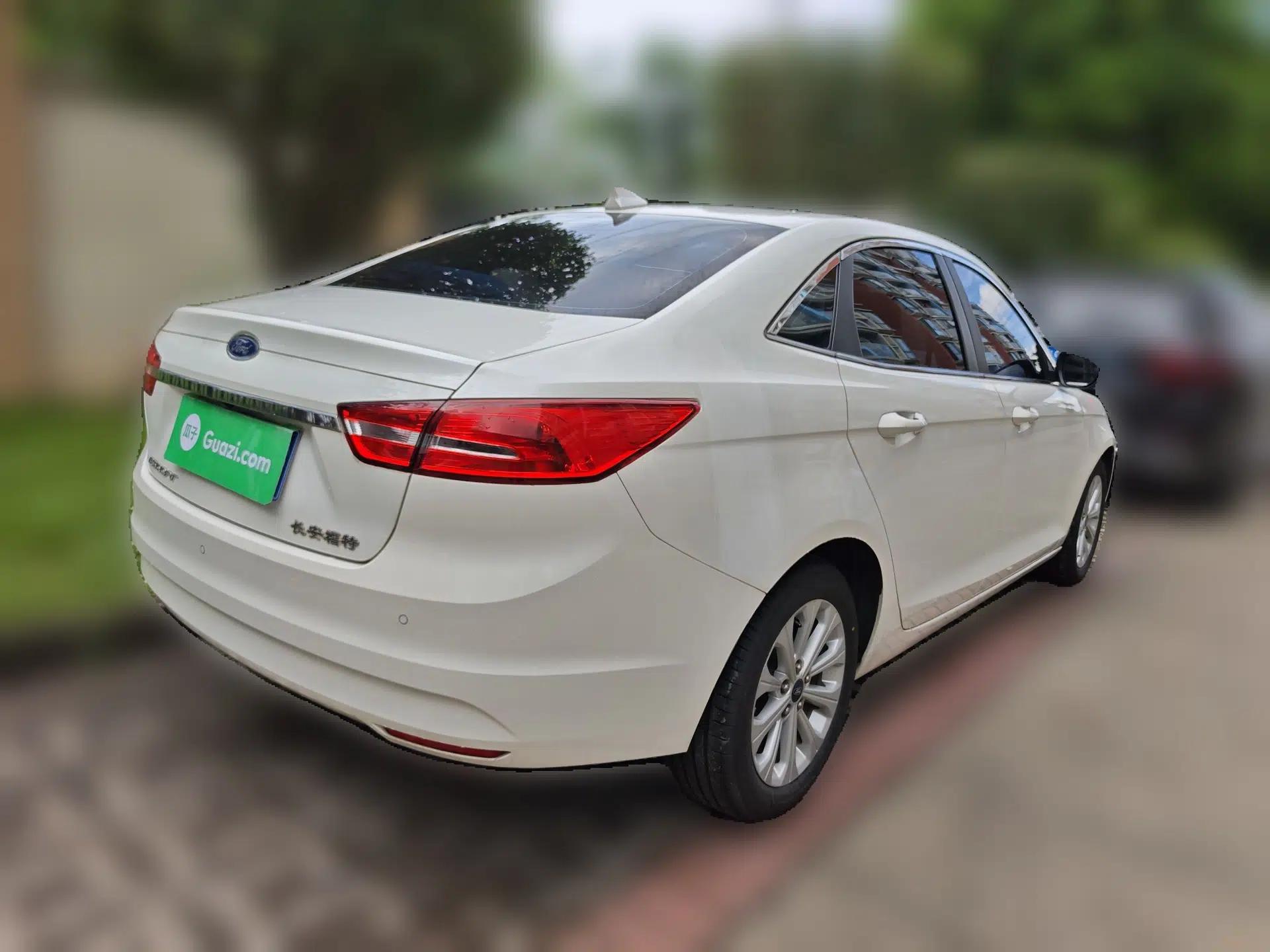 Ford Escort 2017 Happiness Edition 1.5L Automatic Fashion Version — миниатюра 6