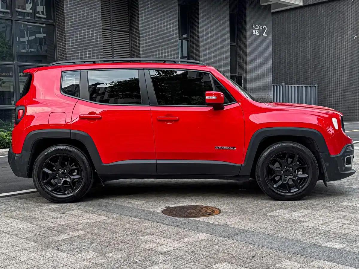 Jeep Renegade 2018 Connected Large Screen Edition 180TS Automatic High-Performance Edition — миниатюра 4