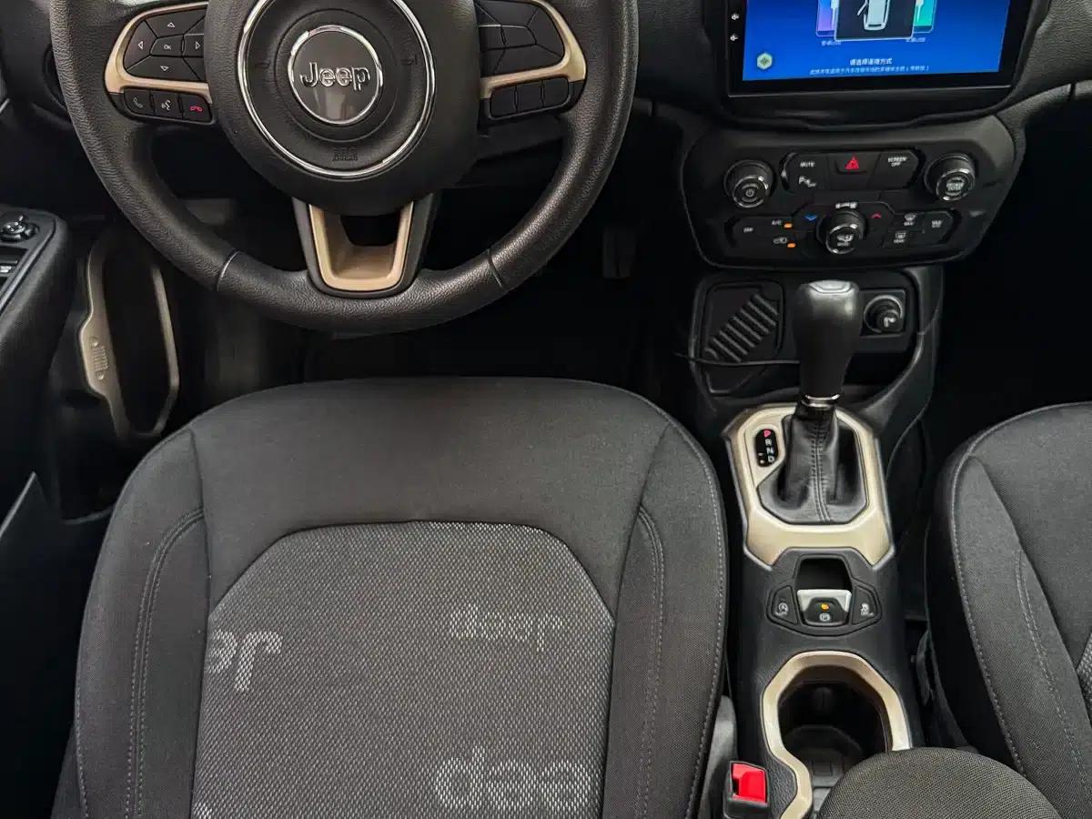 Jeep Renegade 2018 Connected Large Screen Edition 180TS Automatic High-Performance Edition — миниатюра 10