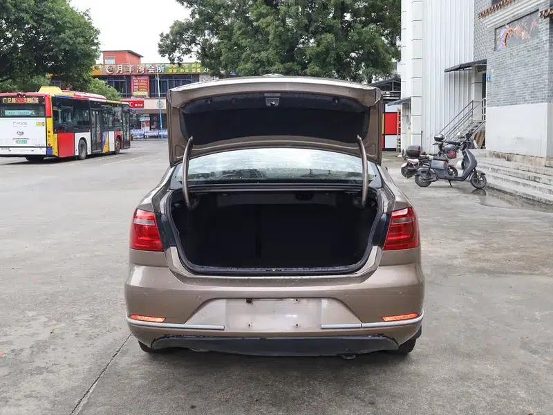 2012 Volkswagen Bora 1.6L Automatic Comfort Model — миниатюра 18