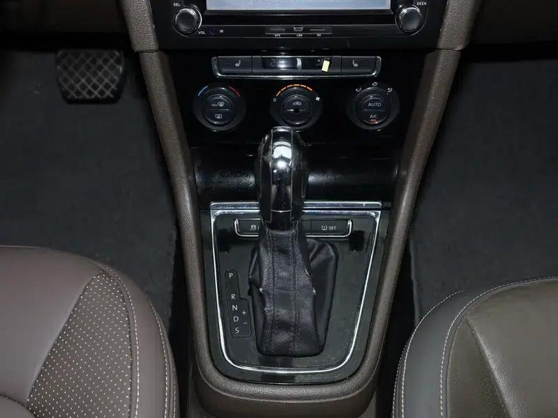 2012 Volkswagen Bora 1.6L Automatic Comfort Model — миниатюра 23