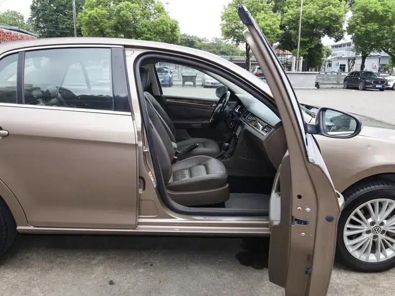 2012 Volkswagen Bora 1.6L Automatic Comfort Model — миниатюра 10