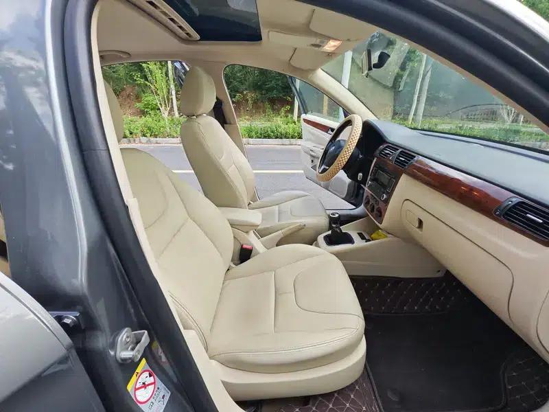 2011 Volkswagen Bora 1.6L Manual Fashion Edition — миниатюра 11