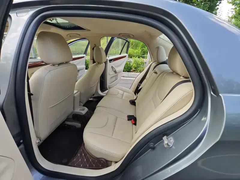 2011 Volkswagen Bora 1.6L Manual Fashion Edition — миниатюра 12