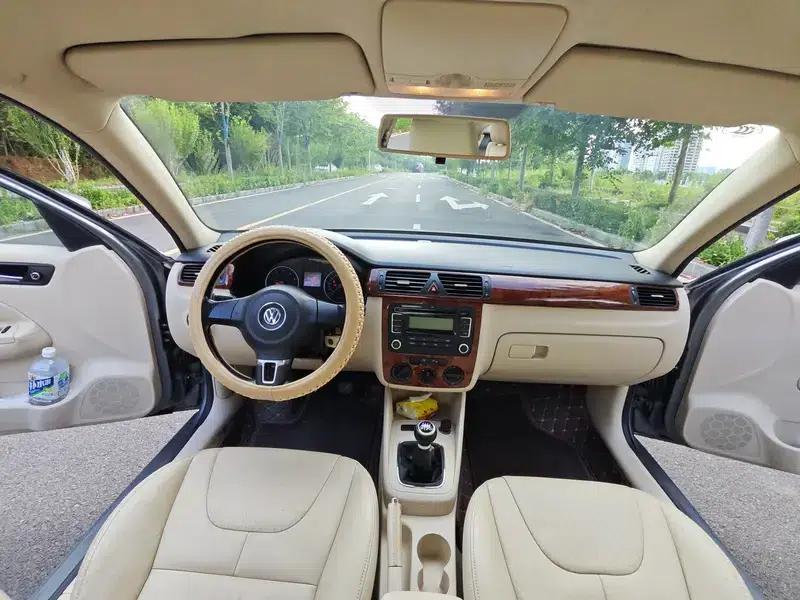 2011 Volkswagen Bora 1.6L Manual Fashion Edition — миниатюра 8