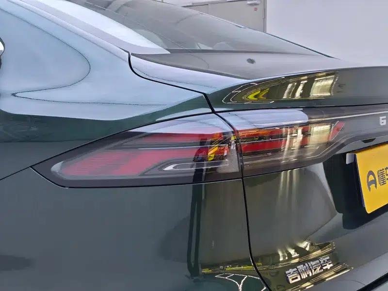 Geely Emgrand 2026 5th Generation 1.5T DCT Flagship Edition — миниатюра 13