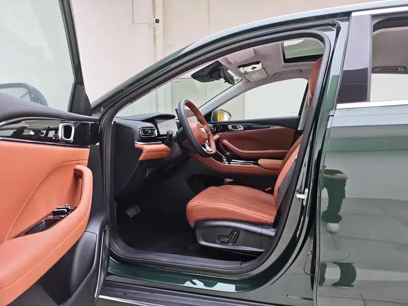 Geely Emgrand 2026 5th Generation 1.5T DCT Flagship Edition — миниатюра 17