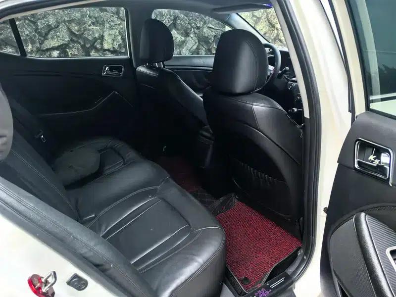 Kia K5 2011 2.0L Automatic GL — миниатюра 8