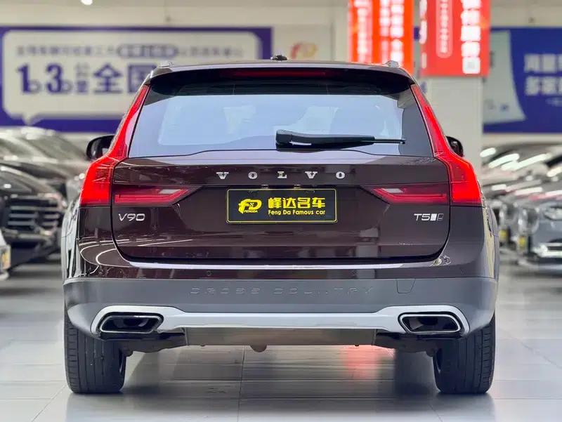 2017 Volvo V90 Cross Country T5 AWD Ultimate Edition — миниатюра 4